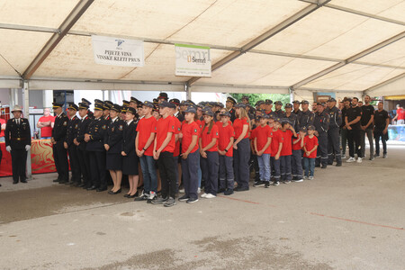 Predaja gasilskega vozila  GVGP-1 PGD Grahovo 11 Foto Ljubo Vukelič